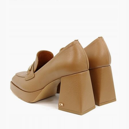Stylowe buty damskie chebello 3049 na szerokim obcasie, beżowe, widok z tyłu.