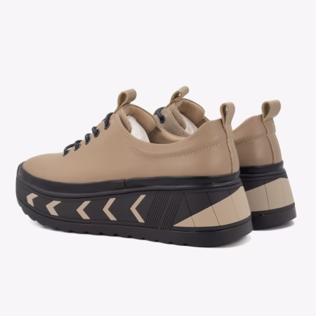Skórzane sneakersy Filippo DP6427 tył – sneakersy od tyłu, masywna podeszwa i beżowe panele.