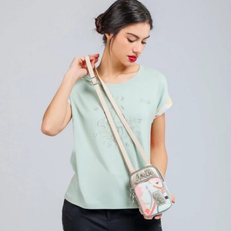 Crossbody Anekke w casualowej stylizacji – Torebka na długim pasku noszona na skos, idealna na co dzień.