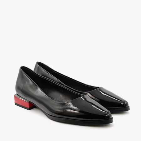 Eleganckie trzewiki Filippo, czarne lakierowane buty z kwadratowym noskiem i czerwonym akcentem
