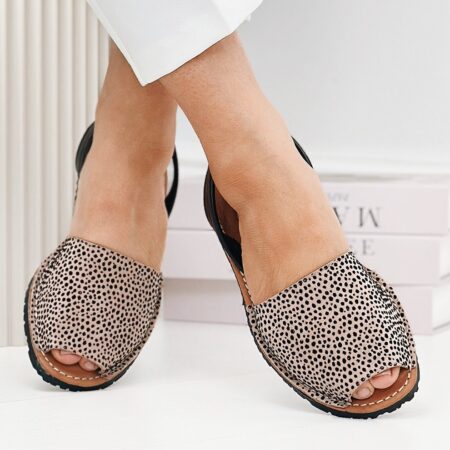 Stylowe buty codzienne Verano – widok boczno-frontalny, podkreślający fason i detal wzoru.