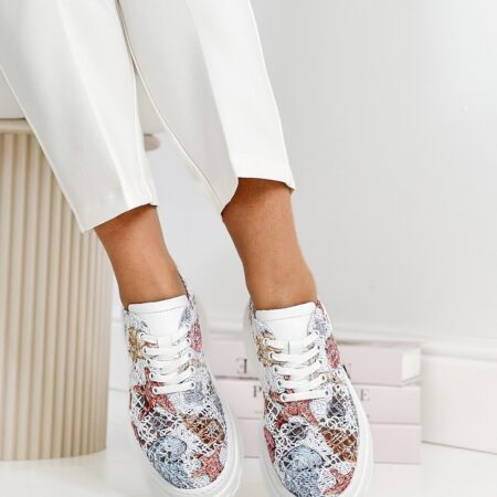 Ażurowe buty z siatki Verano w pastelowy wzór, widok z przodu i boku – model idealny na wiosnę.
